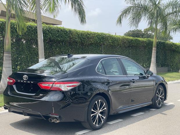 Toyota Camry SE FWD 2020 Black