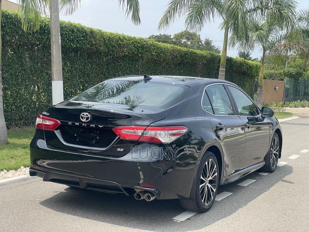 Toyota Camry SE FWD 2020 Black
