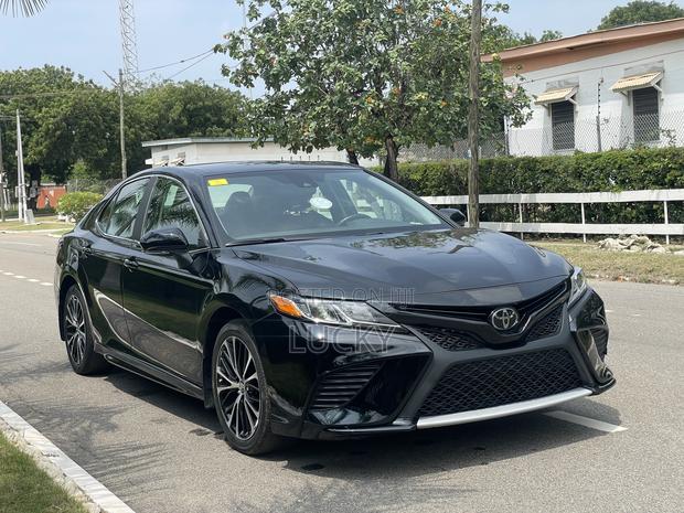 Toyota Camry SE FWD 2020 Black
