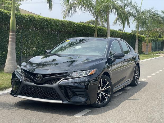 Toyota Camry SE FWD 2020 Black