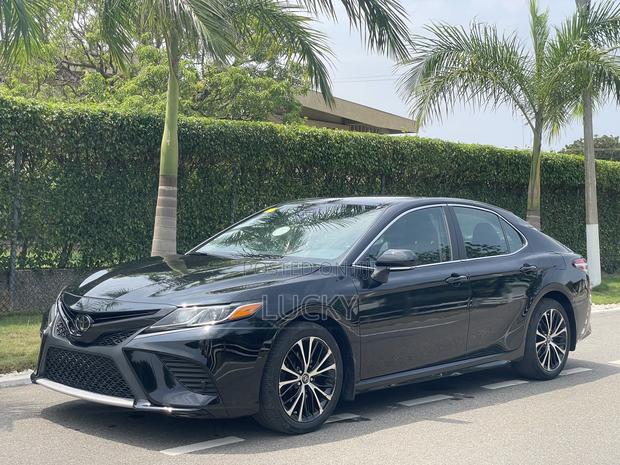 Toyota Camry SE FWD 2020 Black
