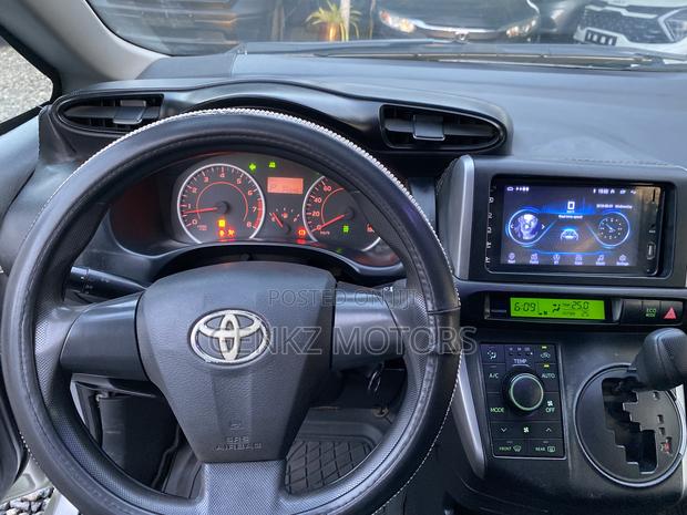 Toyota Wish 2014 Silver · Photo 4