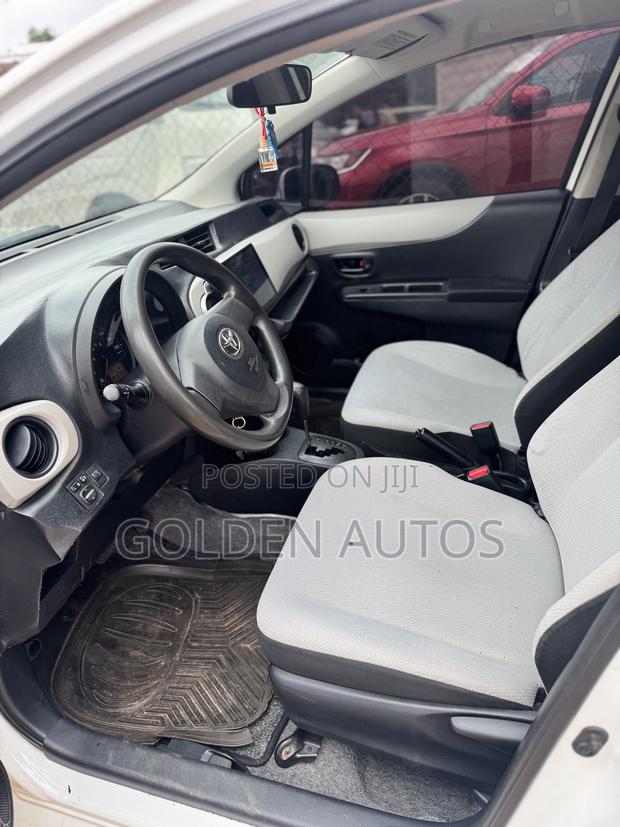 Toyota Vitz 2012 White
