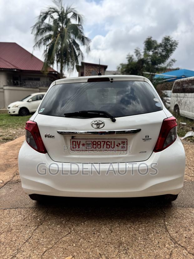Toyota Vitz 2012 White
