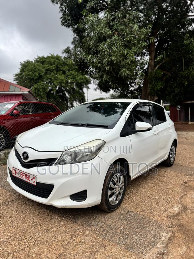 Toyota Vitz 2012 White