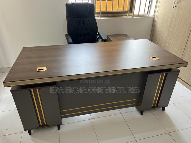 Executive L Shape Tabel With Leather Chair · Photo 4
