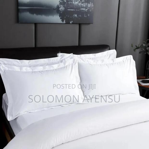 Quality 8 Pieces Plain White Duvet Set With Zip · Photo 4