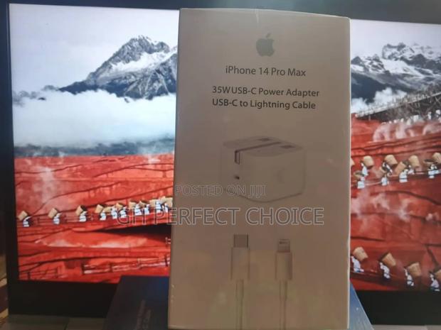 Voltify Fast Charging iPhone Type C Charger · Photo 1