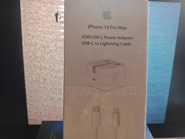 Chargesync Fast Charging iPhone Type C Charger · Photo 2