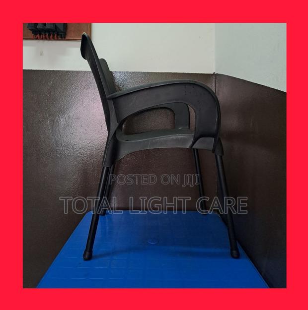 Relax Plastic Chair · Photo 3