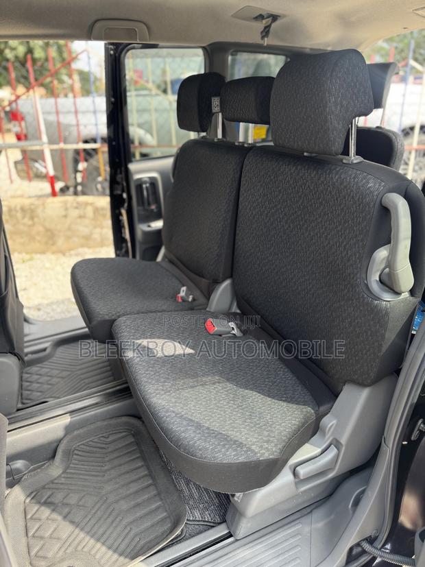 Toyota Sienta 2013 Purple photo 4