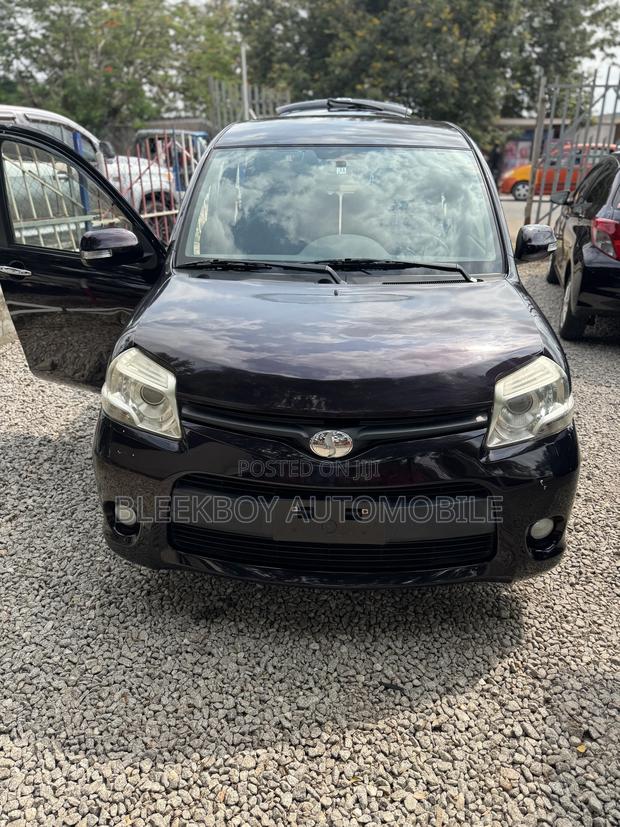 Toyota Sienta 2013 Purple