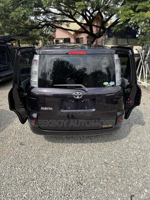 Toyota Sienta 2013 Purple photo 2