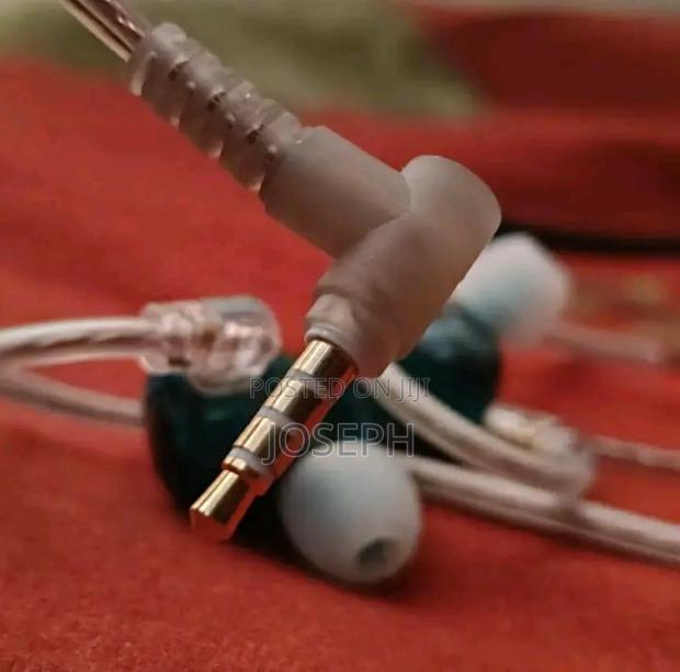 3.5mm Male to Female Aux Extension Cable · Photo 4