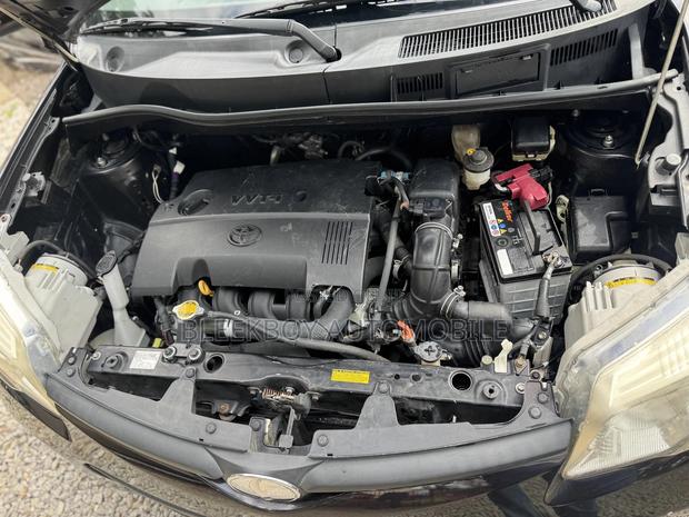 Toyota Sienta 2013 Purple photo 8