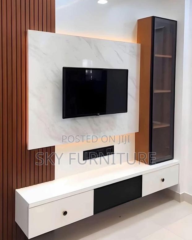 Elegant Tv Wall Unit · Photo 2