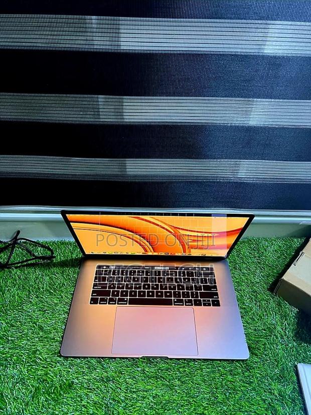 Laptop Apple MacBook 2018 16GB Intel Core I7 SSD 512GB photo 2