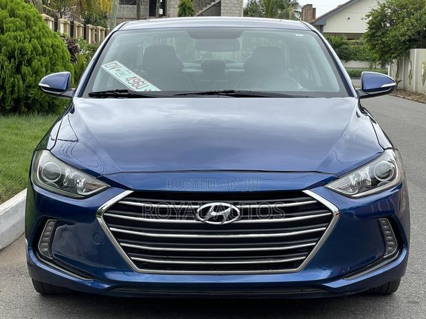 Hyundai Elantra Limited Sedan FWD (2.0L 4cyl 6A) 2017 Blue