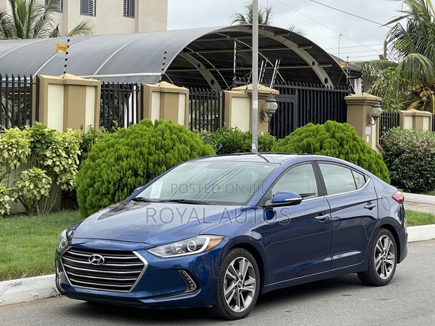 Hyundai Elantra Limited Sedan FWD (2.0L 4cyl 6A) 2017 Blue photo 2