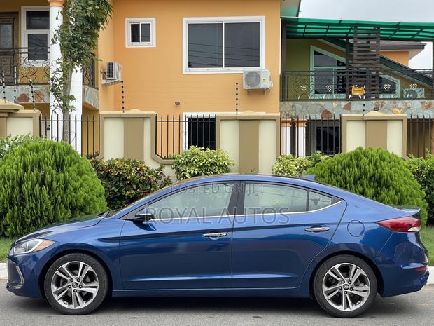 Hyundai Elantra Limited Sedan FWD (2.0L 4cyl 6A) 2017 Blue photo 3