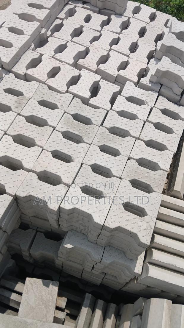Great Deals on Interlocking Pavement Blocks · Photo 3