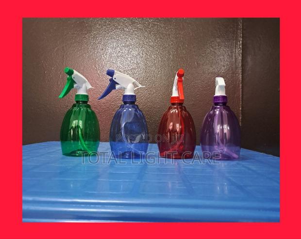 Plastic Spray Bottle · Photo 2