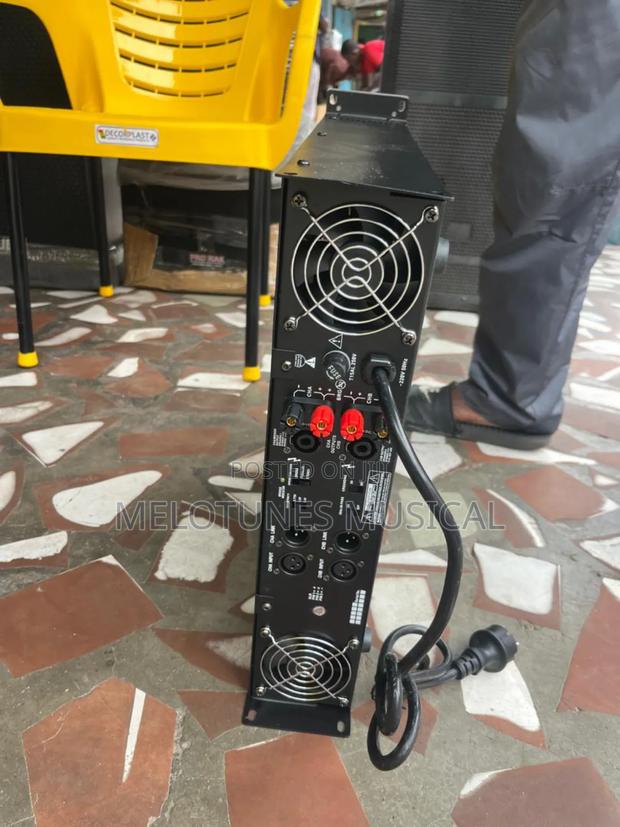 Electro-Voice (Ev) E9300 Power Amplifier for Mid Speakers · Photo 4