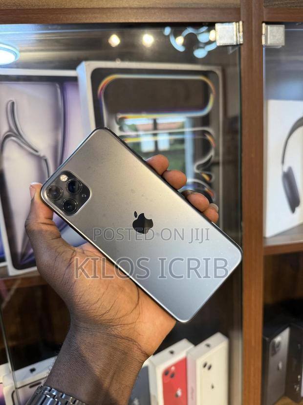 Apple iPhone 11 Pro Max 64 GB Black photo 2