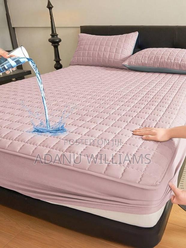 Quality Fitted Waterproof Mattress Cover Protector · Photo 3