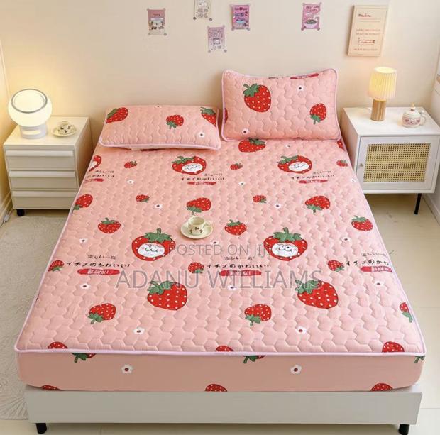 Quality Fitted Waterproof Mattress Cover Protector · Photo 4