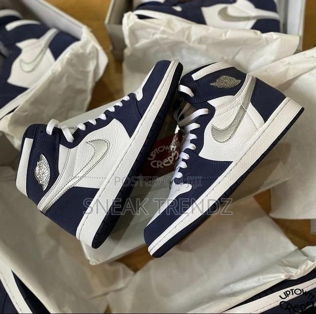 Air Jordan R1 Midnight Blue · Photo 4