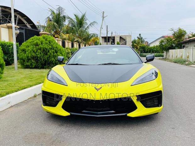 Chevrolet Corvette 2022 Yellow · Photo 2