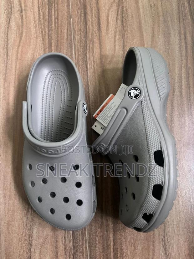 Original Crocs All Grey · Photo 3
