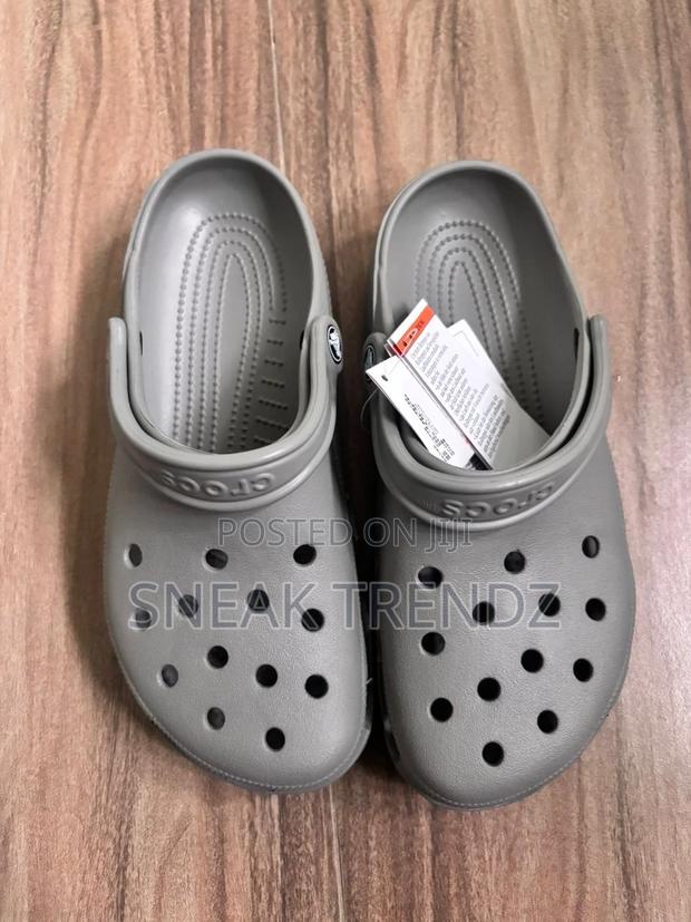 Original Crocs All Grey · Photo 4