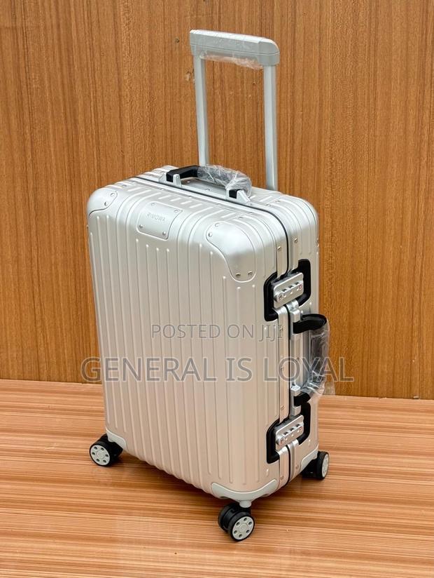 Rimowa 20 24inches Traveling Suitcase · Photo 4