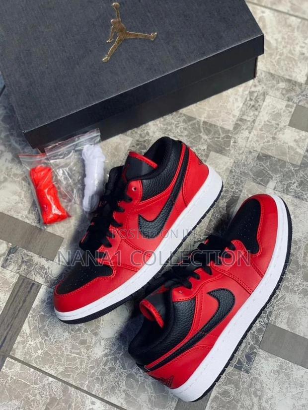 Air Jordan 1low Red Black · Photo 3