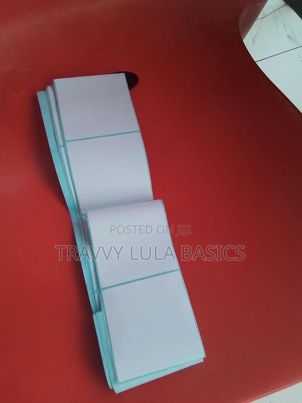 Plain Delivery Sticker · Photo 4