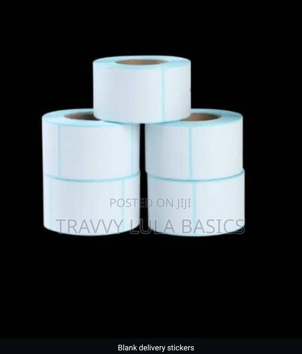 Plain Delivery Sticker · Photo 3