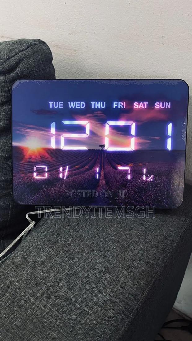 Digital Clock · Photo 3