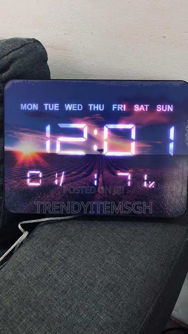 Digital Clock · Photo 4