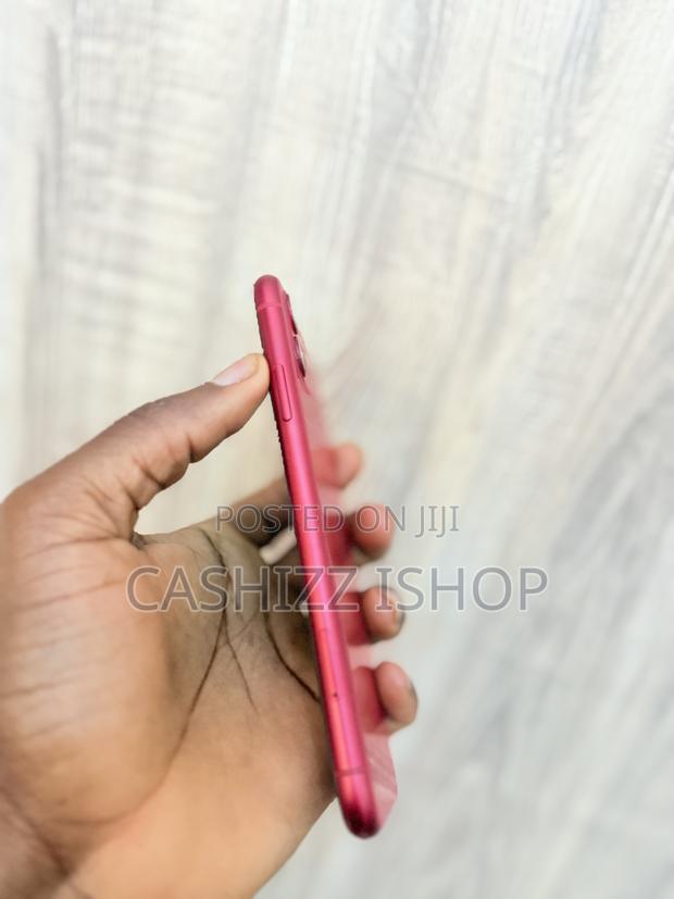 Apple iPhone 11 128 GB Red photo 6
