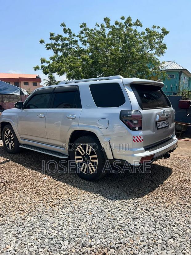 Toyota 4-Runner Limited 2020 Silver · Photo 3
