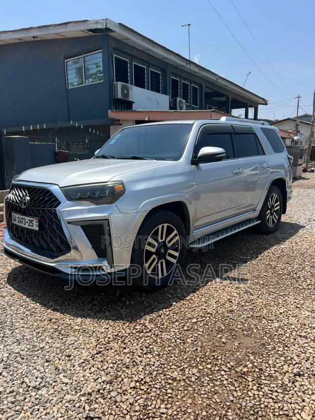 Toyota 4-Runner Limited 2020 Silver · Photo 4