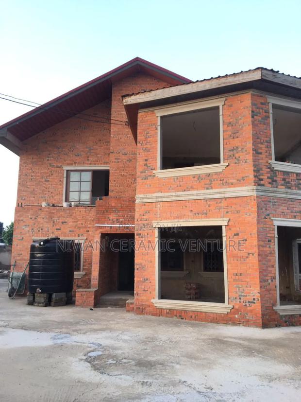 Burnt Brick Tiles Fencing · Photo 4