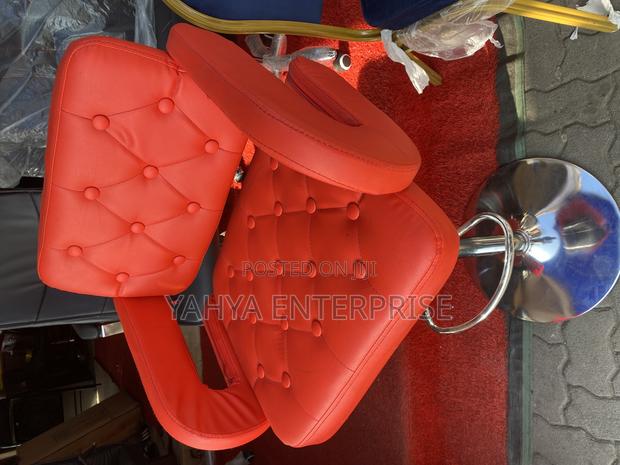 Adjustable Bar Chair · Photo 3
