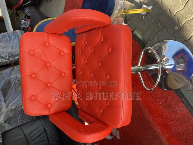 Adjustable Bar Chair · Photo 4