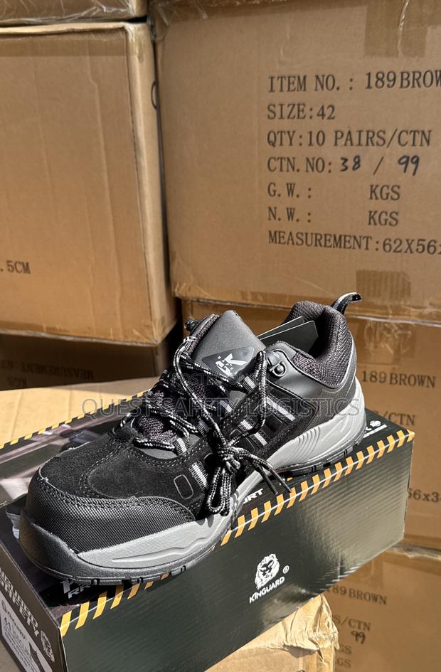 Secure Sneaker Safety Boot · Photo 4