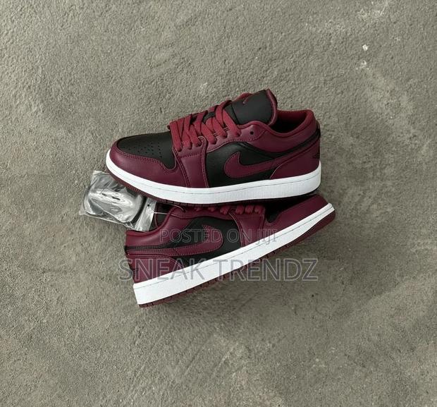 Air Jordan R1 Low Wr · Photo 3