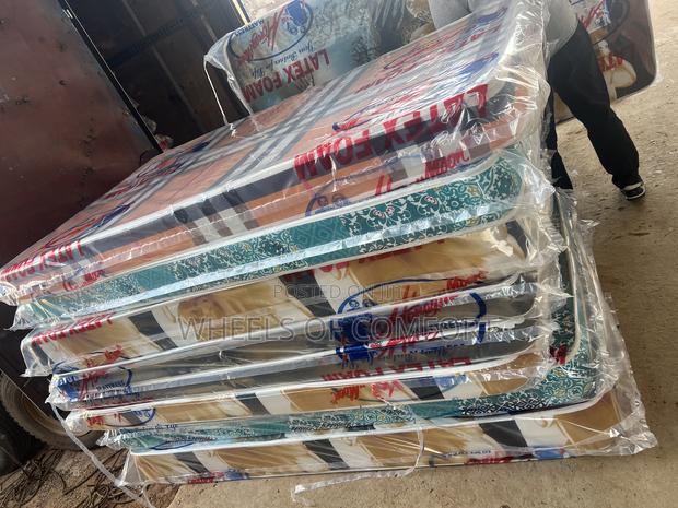 Latex Foam Hd1 6inches Medium Mattress · Photo 4