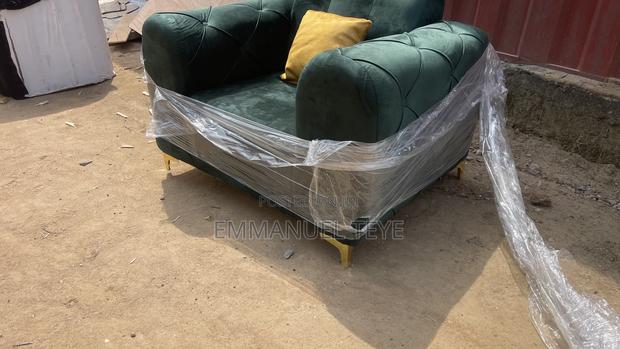 Stylish Single Sofa for Sell · Photo 4